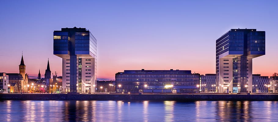building in front of body of water, architectural photography of high-rise buildings near body of water HD wallpaper