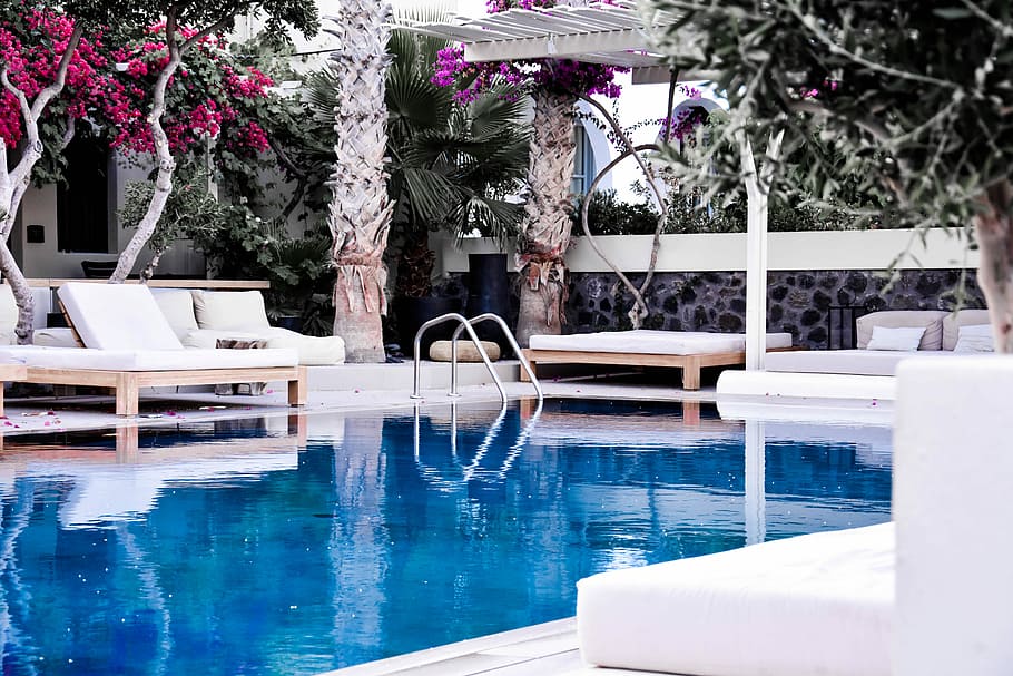 pool surrounded of chairs, swimming pool, reflection, hotel, turquoise HD wallpaper