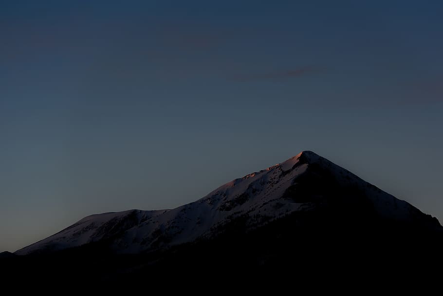 mountain silhouette at golden hour, gray mountains at dusk, blue sky HD wallpaper