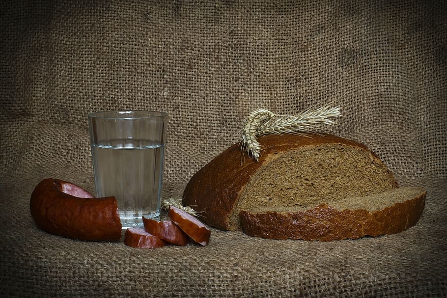 sliced bread near clear drinking glass, bacon, bottle, ham HD wallpaper