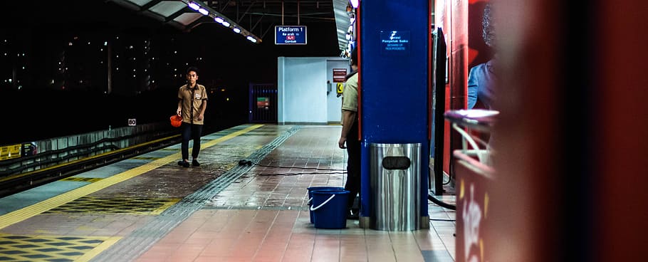 man standing in front of trainway, station, platform, male HD wallpaper