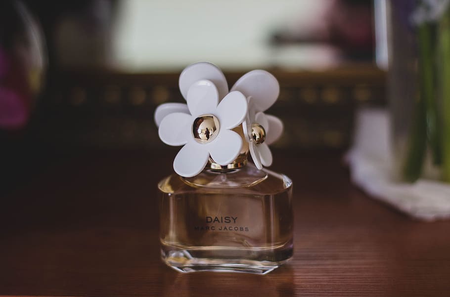 Marc Jacobs Daisy Fragrance Bottle, blur, blurred background, HD wallpaper