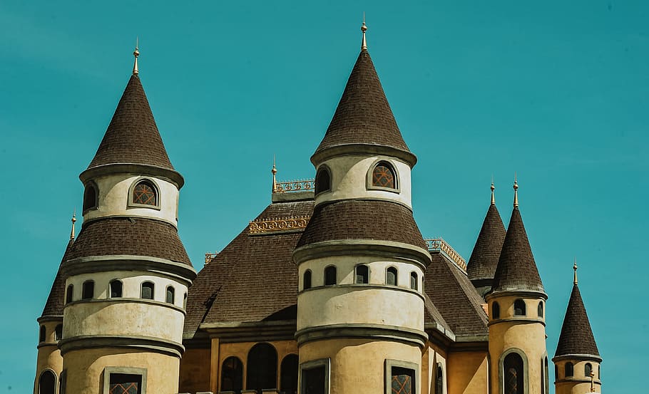 White and Brown Ceramic Castle, architecture, daylight, landmark HD wallpaper