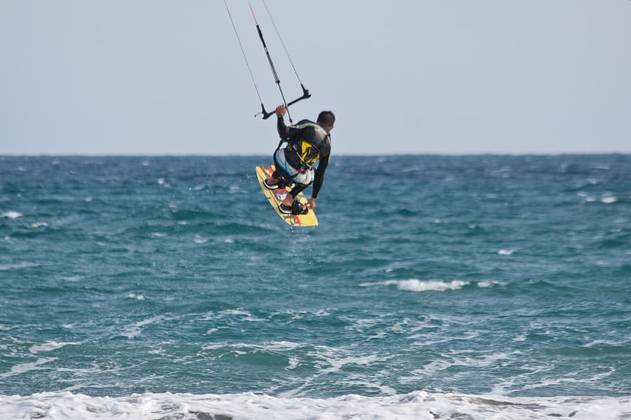 man doing wakeboarding, kitesurfer, kite surfing, kiters, kitesurfing, HD wallpaper
