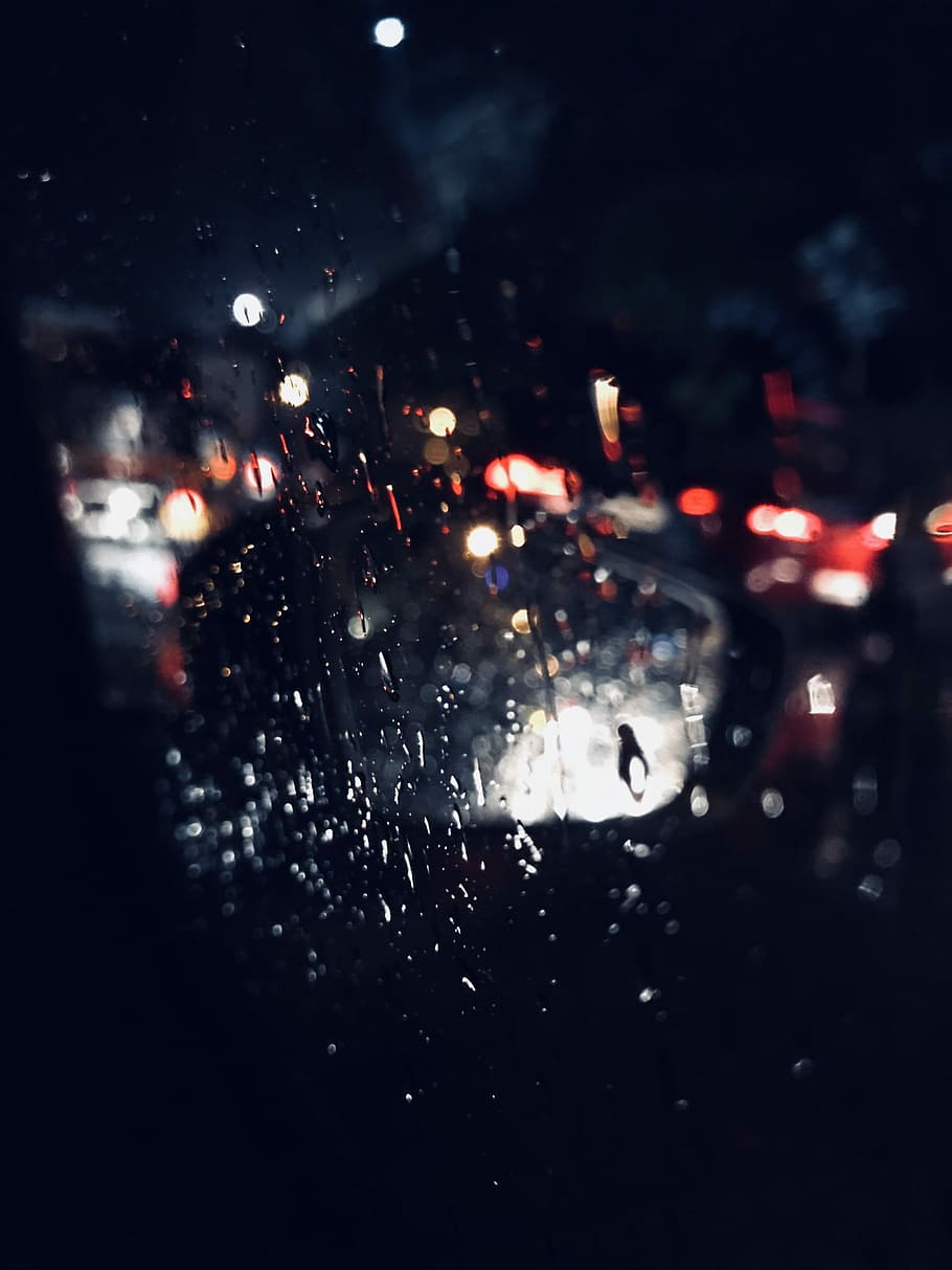 closeup photo of glass with dew drops, tilt shift lens photography of rain drops on clear glass car windshield HD wallpaper