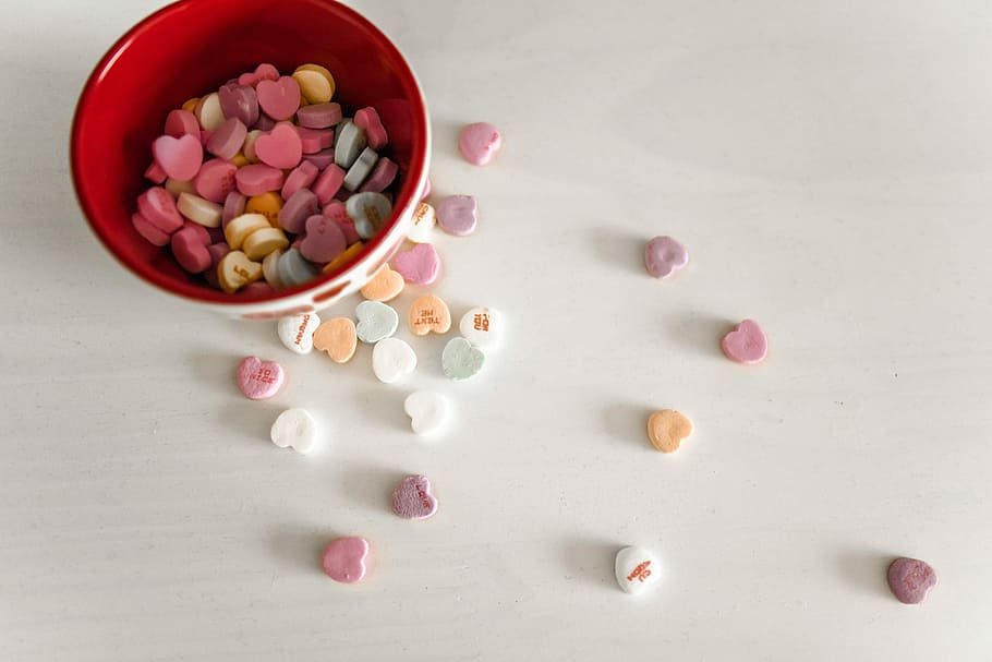 assorted-color candies and red and white ceramic bowl, assorted-color candy lot HD wallpaper