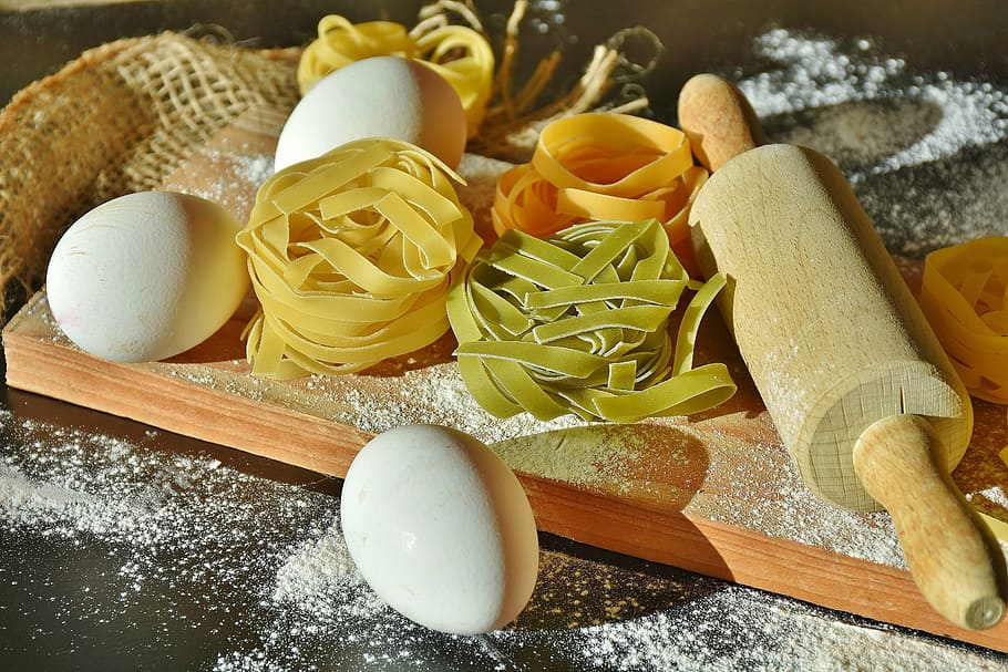 eggs and pasta with wooden rolling pin, noodles, tagliatelle, HD wallpaper