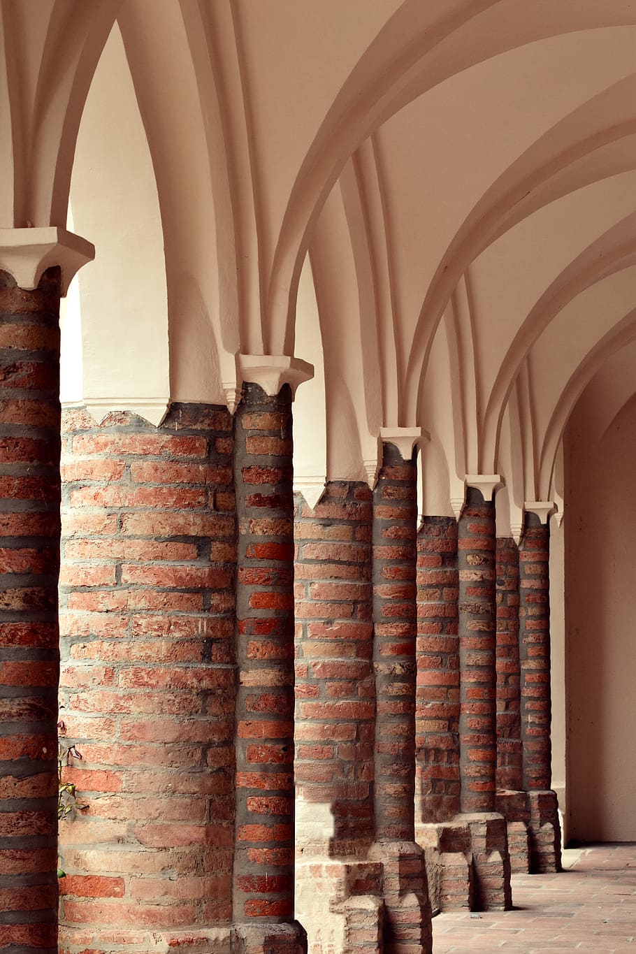 brown brick and white concrete columns, columnar, historically HD wallpaper