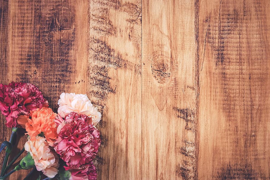 red and white petaled flowers, wood - Material, bouquet, nature HD wallpaper