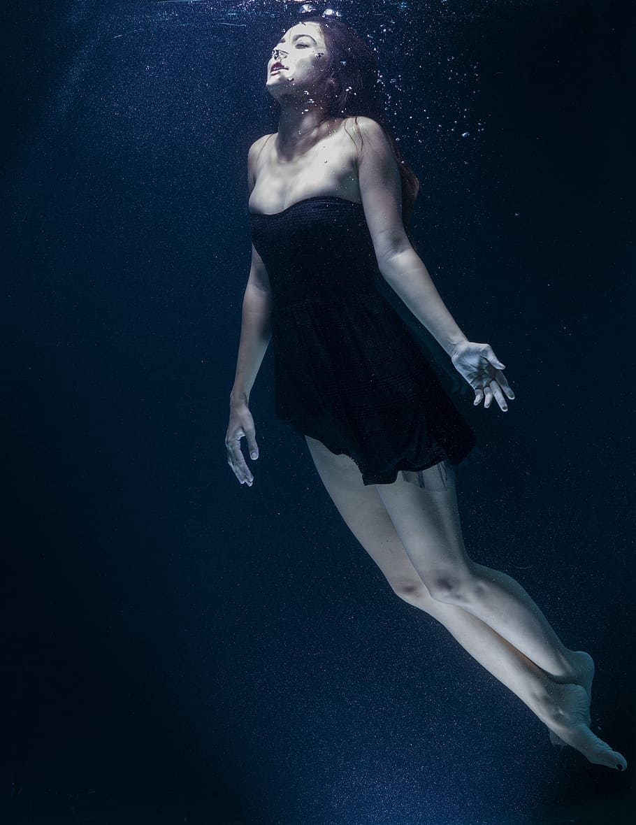 fashion, person, woman, legs, body, bubbles, deep, dive, dress HD wallpaper