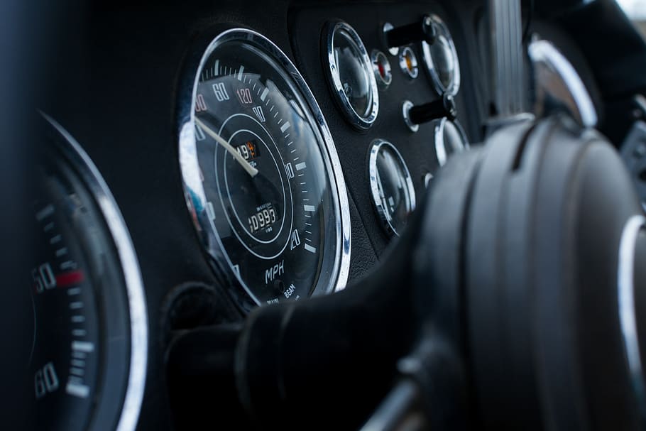 car cluster gauge, close-up photography of vehicle instrument cluster HD wallpaper