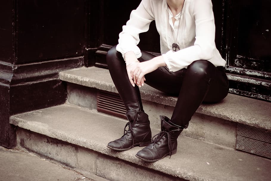 person sitting on stairs near door, man sitting on concrete 2-step stair set HD wallpaper