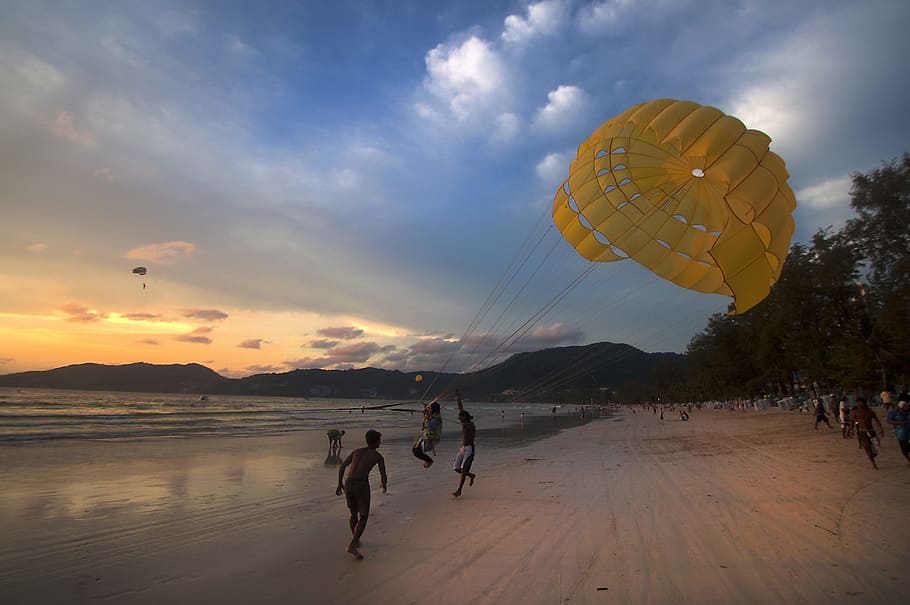 people playing on seashore during golden hour, beach, para HD wallpaper