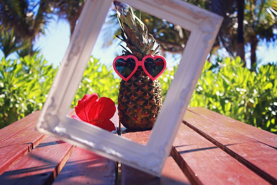selective focus photo of pineapple with pink framed heart shape sunglasses HD wallpaper