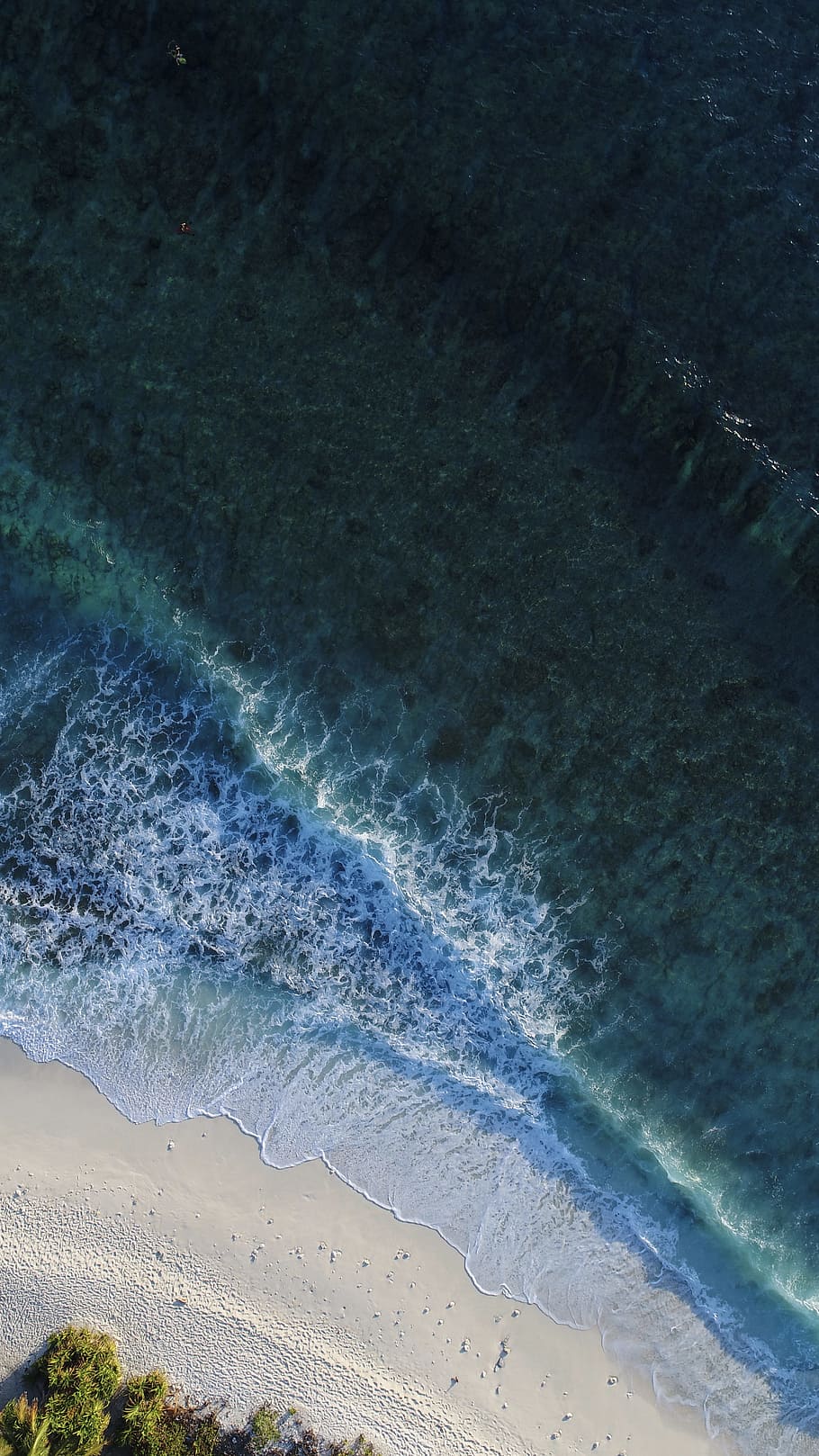 turquoise calm sea wave splashing on white sand beach aerial photography, aerial photo of seashore during daytime HD wallpaper