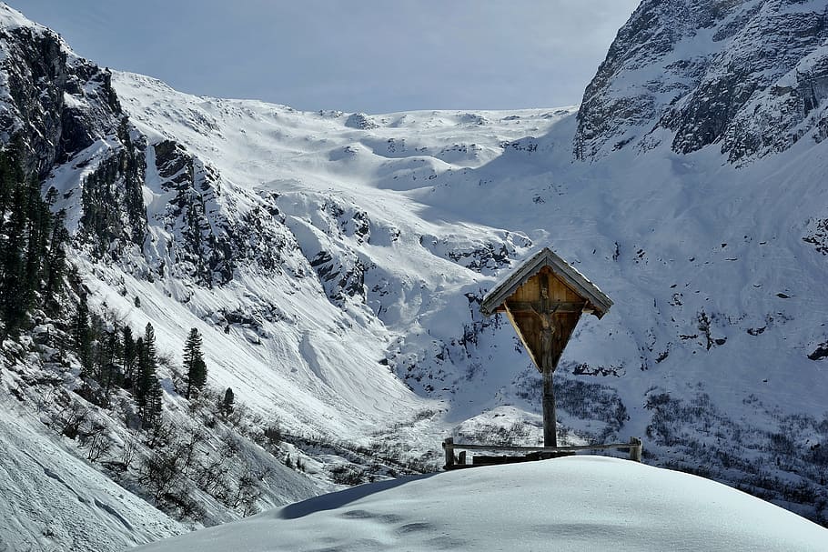 winter, snow, wintry, nature, torture, wayside cross, valley HD wallpaper