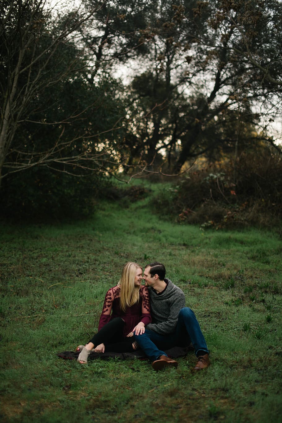 Shannon & Clint, man and woman staring at each other, tree, grass HD wallpaper