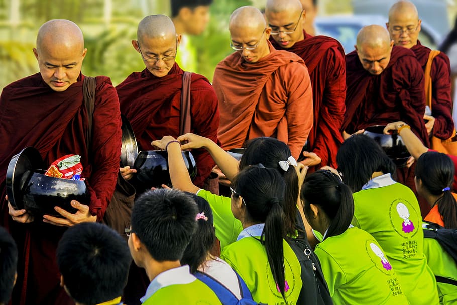Monks on the street, sangha, theravada monks in alms-round, offering to the sangha, HD wallpaper
