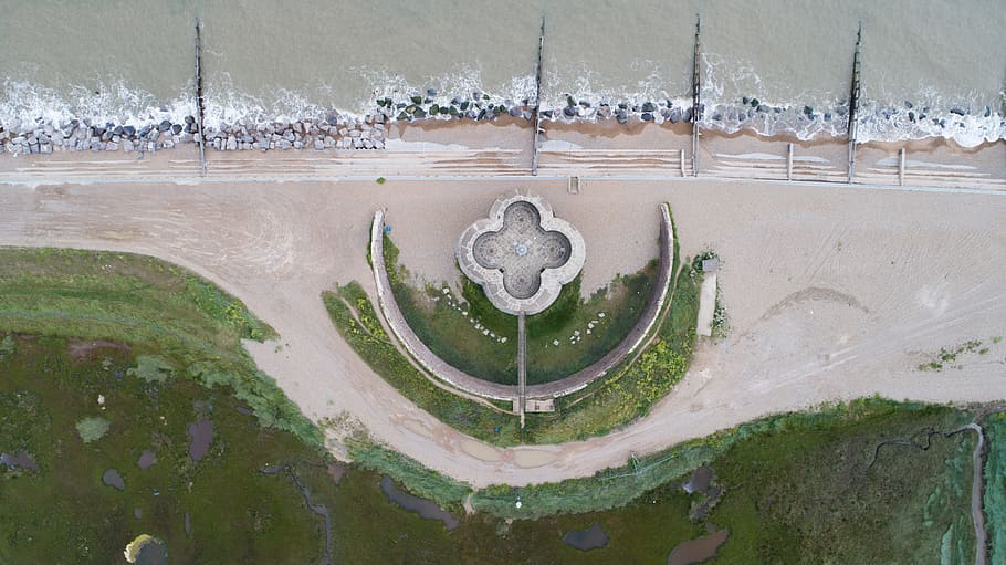 bird's eye view of fountain, aerial photo of park near seashore HD wallpaper