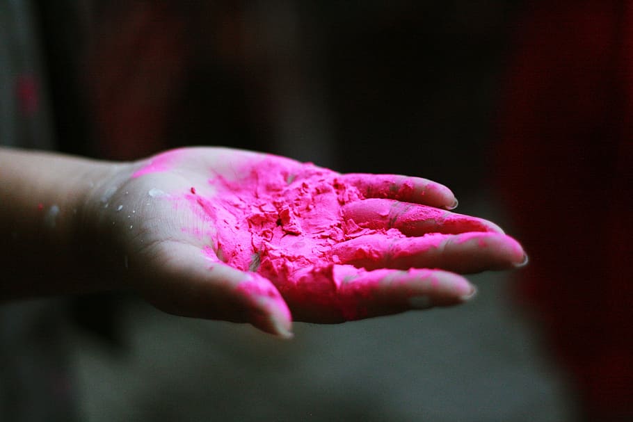 pink powder in right human palm, person's right hand holding pink powder, HD wallpaper