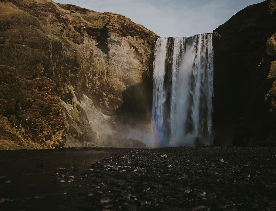 brown waterfalls at daytime, waterfalls during daytime, cliff HD wallpaper