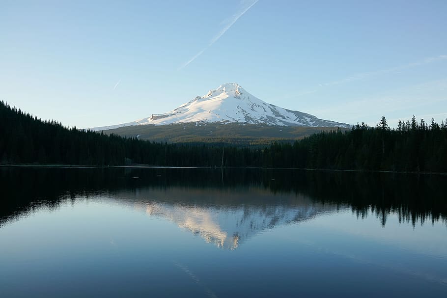 mountain covered with snow, body of water near mountain during daytime HD wallpaper