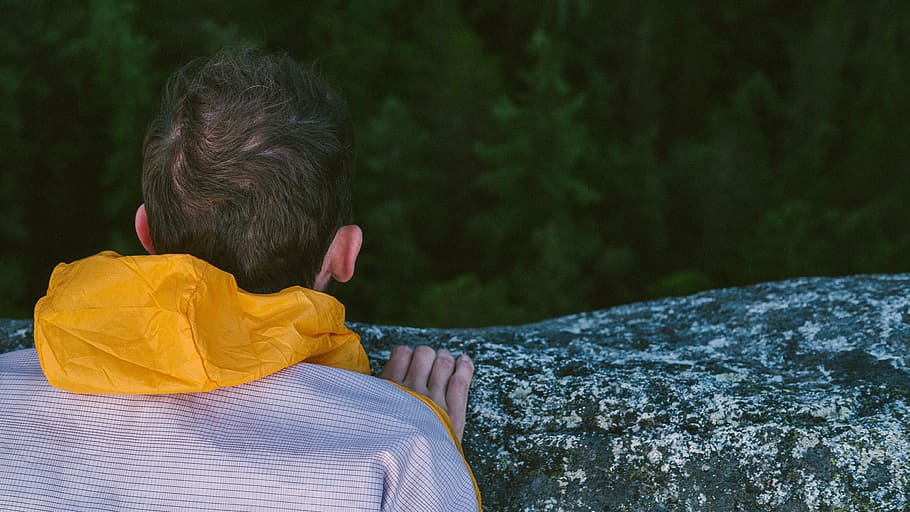 man laying on rock, edge, boy, thinking, mood, viewpoint, focus HD wallpaper