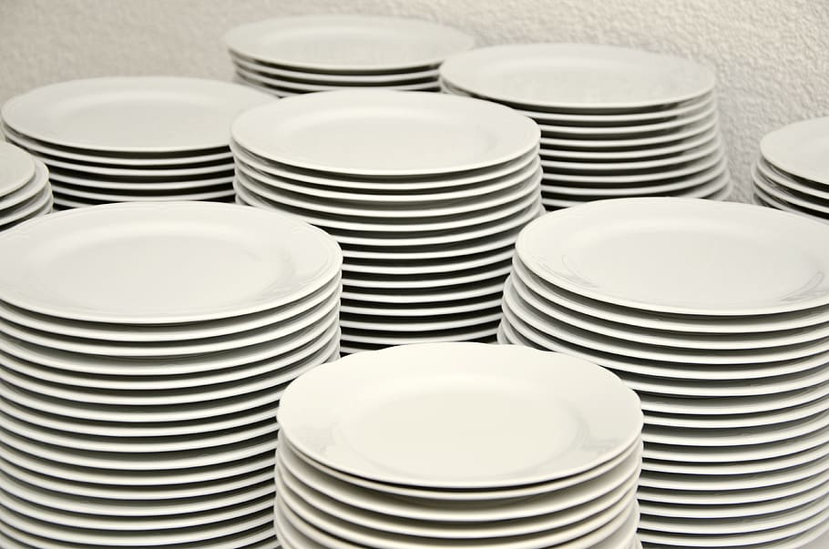photo of round white ceramic plate lot, plate stack, terller, HD wallpaper