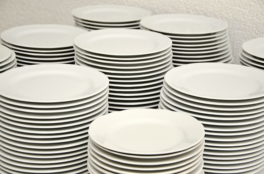 photo of round white ceramic plate lot, plate stack, terller HD wallpaper