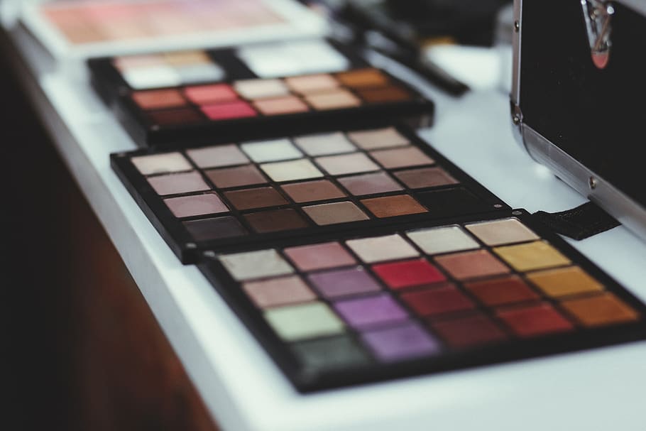 makeup, kit, colorful, close-up, indoors, focus on foreground HD wallpaper