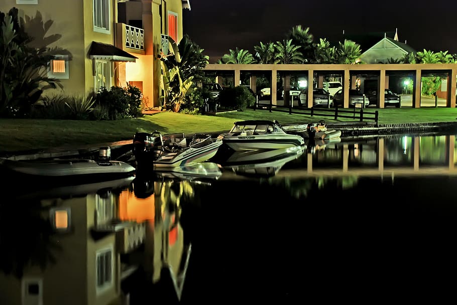 Speed Boats Docked Near House, architectural design, architecture, HD wallpaper
