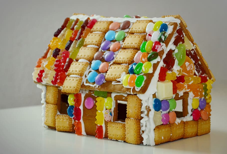 biscuit house with assorted-color candy decor, gingerbread house, HD wallpaper
