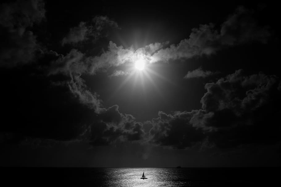 grayscale photo of body of water under sky, silhouette of boat on sea HD wallpaper