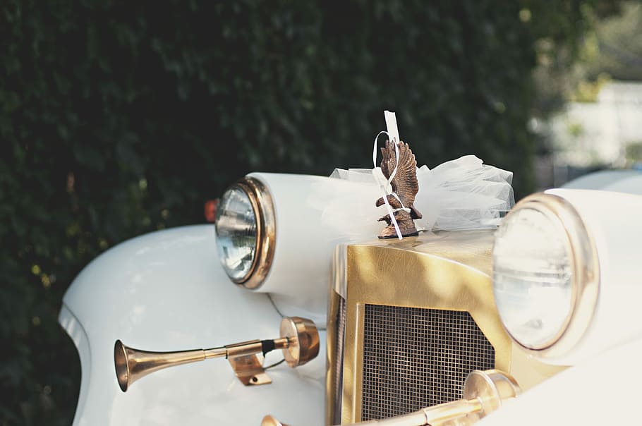 photograph of white car, old-fashioned, vintage Car, retro Styled HD wallpaper