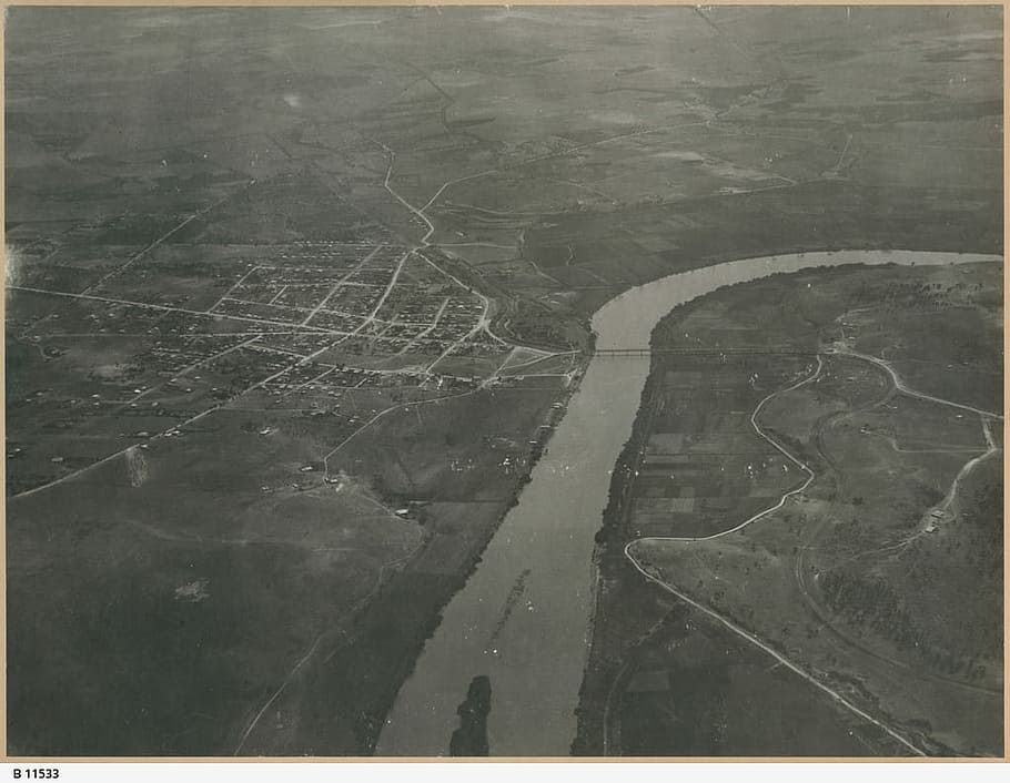 Aerial View of Murray Bridge in 1920, South Australia, geography