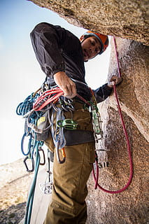 man doing mountain climbing at daylight photography, rope, men HD wallpaper