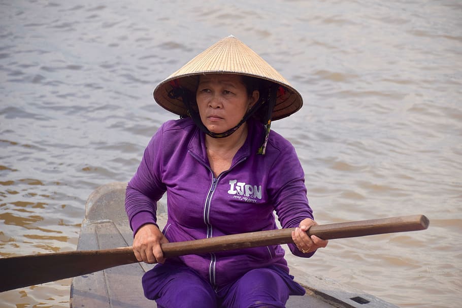 vietnamese lady, vietnamese boat, mekong river, water, oar.