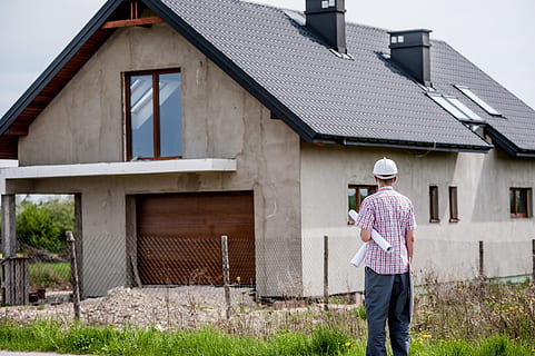 man with hardhat looking at gray concrete house, building, professional HD wallpaper