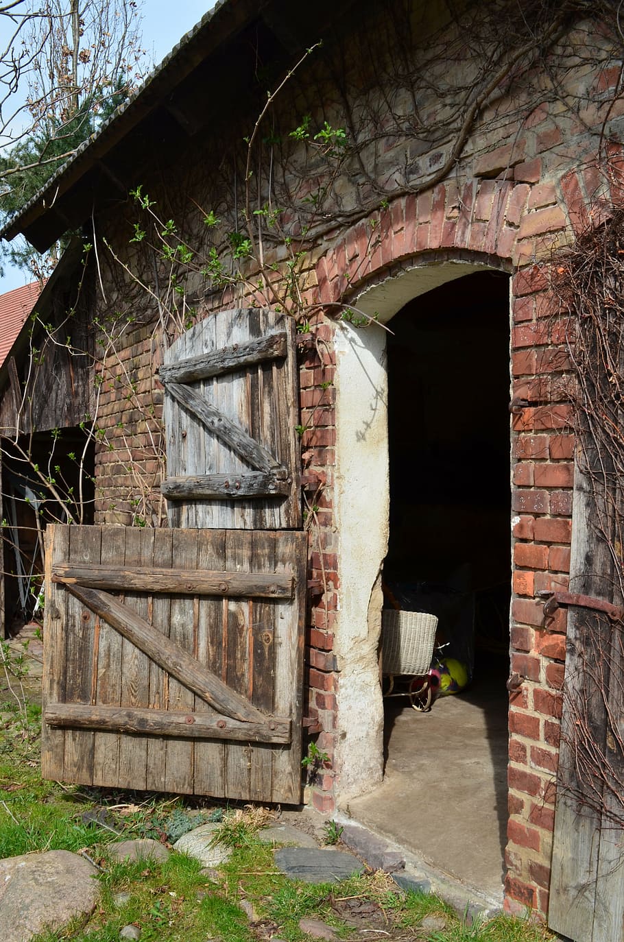 opened door red concrete wall brick house, stall, barn door, village, HD wallpaper