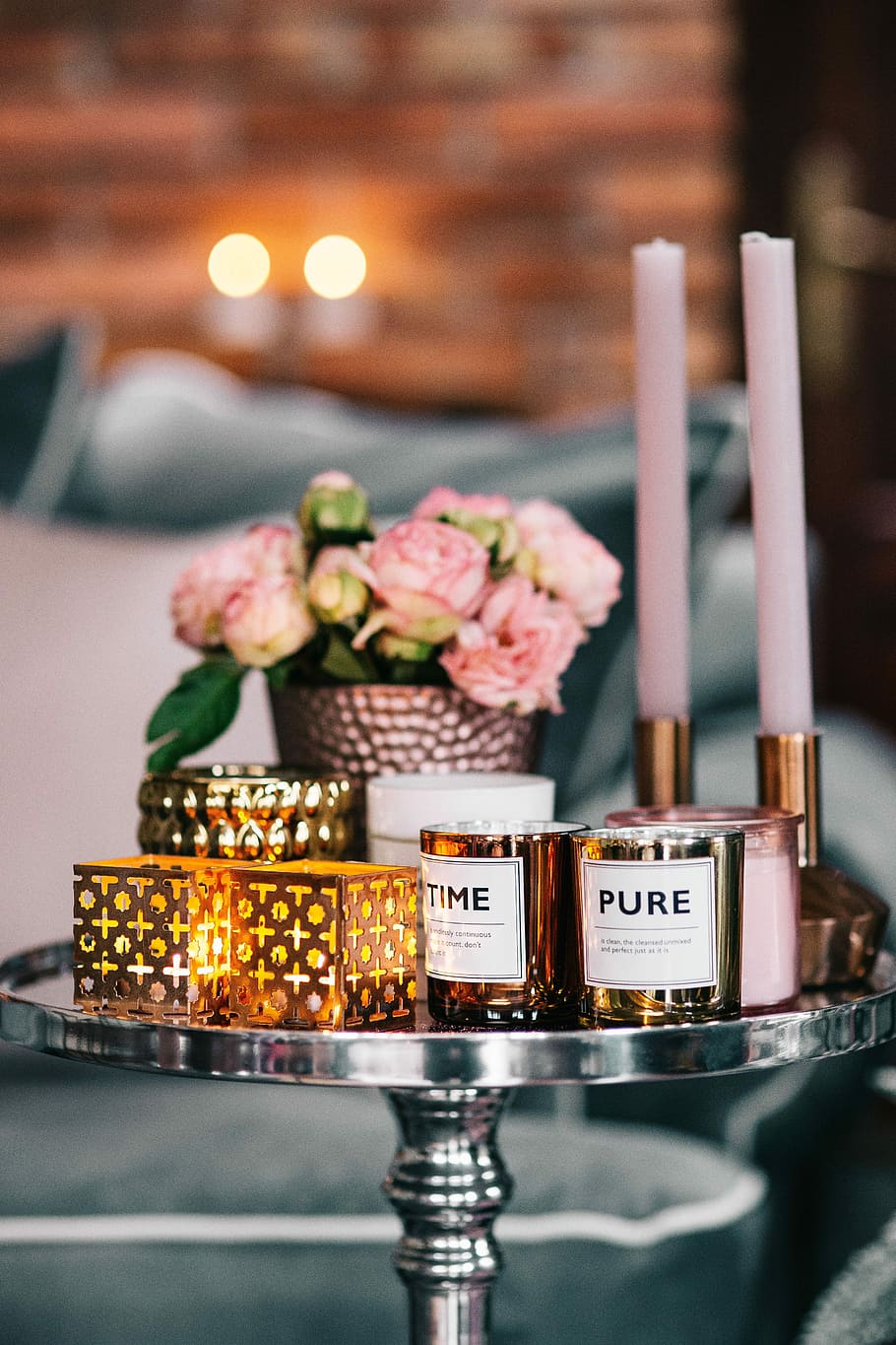 Side table with pink decorations, flowers, pink roses, home decor HD wallpaper
