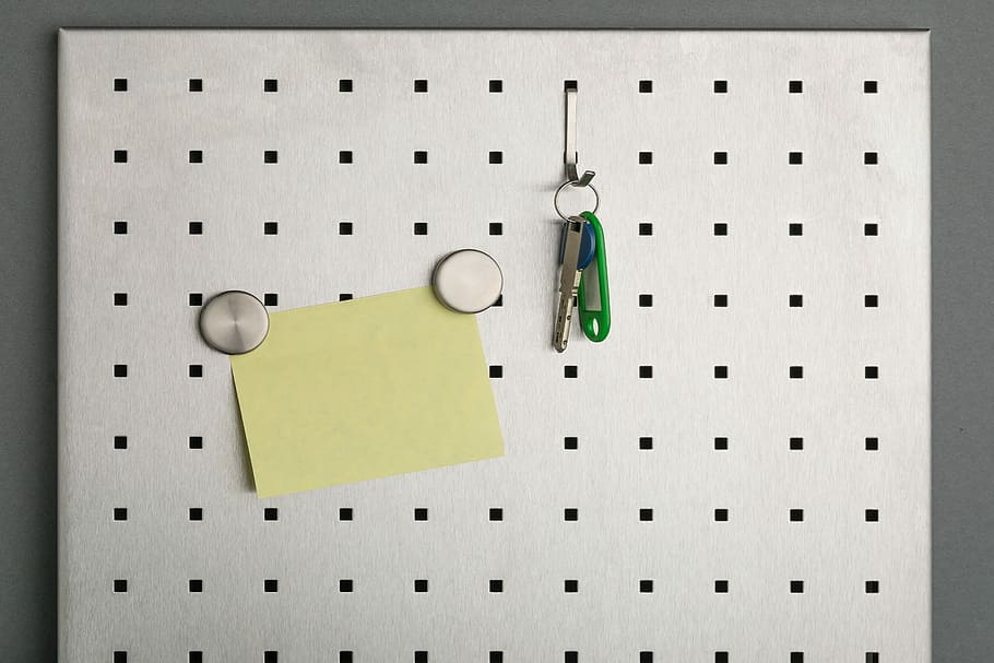 postit, sticky note, yellow, key, reminder, memory, time, message HD wallpaper