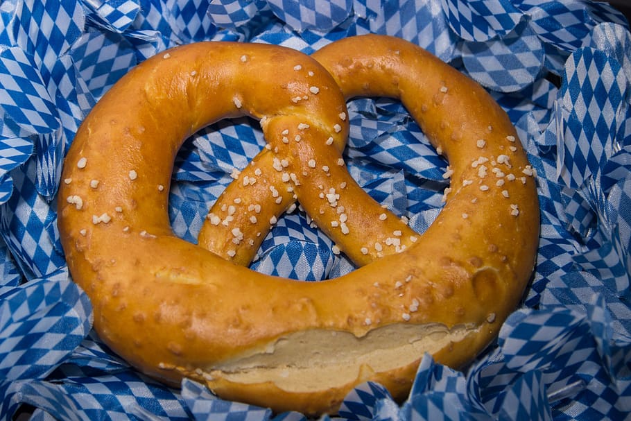 pretzel, pretzels, crispy, delicious, baked goods, salty, tradition, HD wallpaper