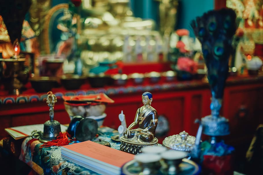 Lord Shiva figurine on table, selective focus photography of Hindu Deity figurine, HD wallpaper