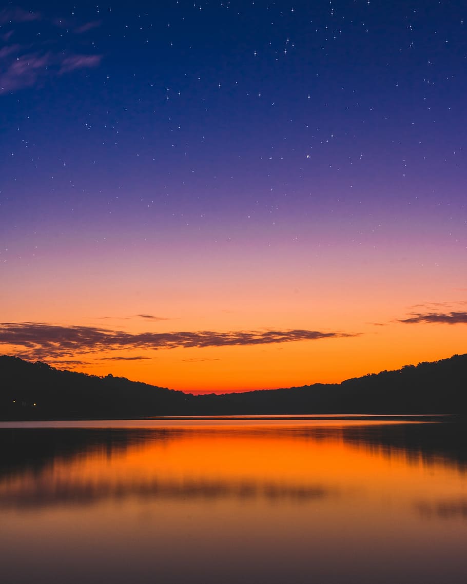 silhouette photo of body of water during golden hour, golden hour reflects on body of water HD wallpaper