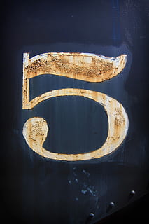 number 5 wood artwork, white g number on blue background, texture HD wallpaper