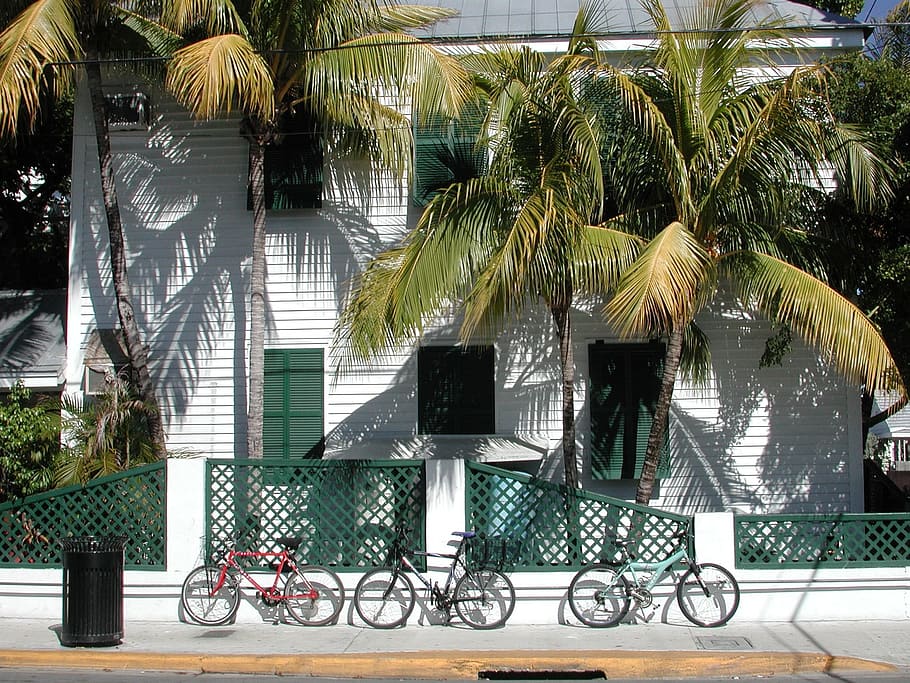 bicycle lean on fence, historic, key west, florida, landscape, HD wallpaper