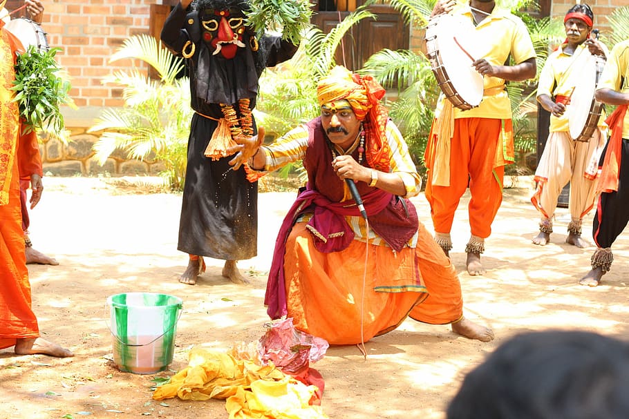 Snake Charmer doing his magic, act, photos, man, performer, public domain HD wallpaper