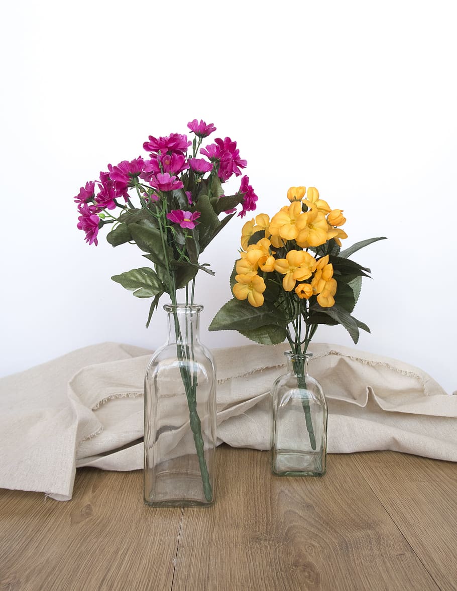 Flowers, Table, Wood, Spring, Tissue, decoration, vessels, pitchers HD wallpaper