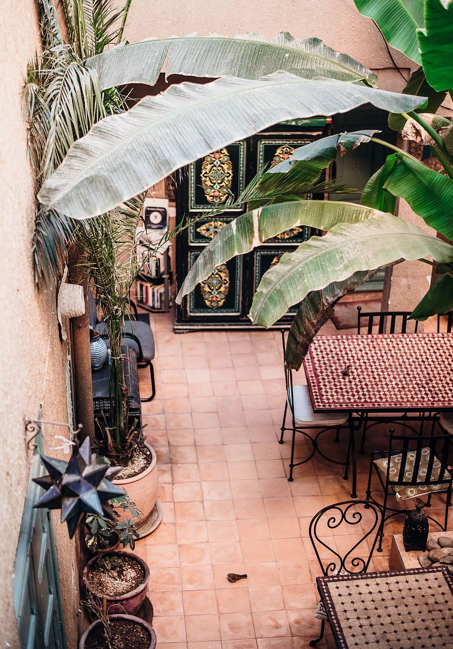 Riad Dar M’chicha, Marrakesh, empty patio set near door during day HD wallpaper