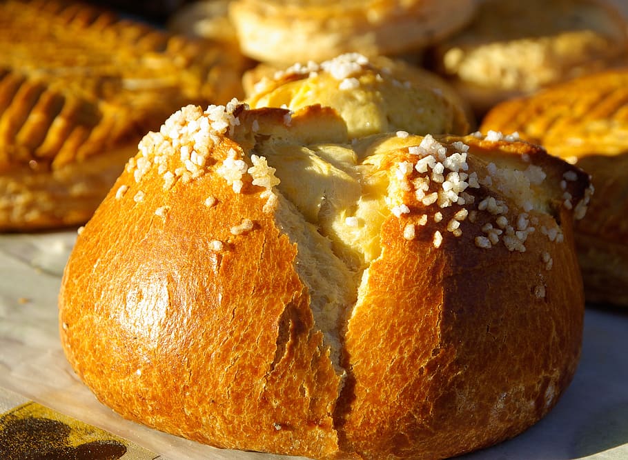 round bread, galette des rois, brioche, cakes, food and drink